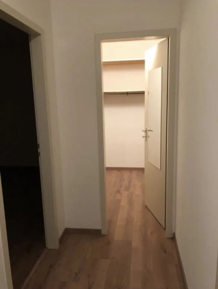 2.5-Zimmer-Wohnung, 54 m², 6. Stock, renoviert, Garage inkl. – Toplage Volketswil – Privatverkauf – foto 5 di 7