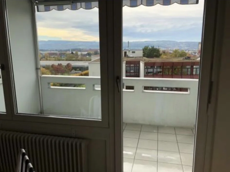 2.5-Zimmer-Wohnung, 54 m², 6. Stock, renoviert, Garage inkl. – Toplage Volketswil – Privatverkauf – foto 4 di 7