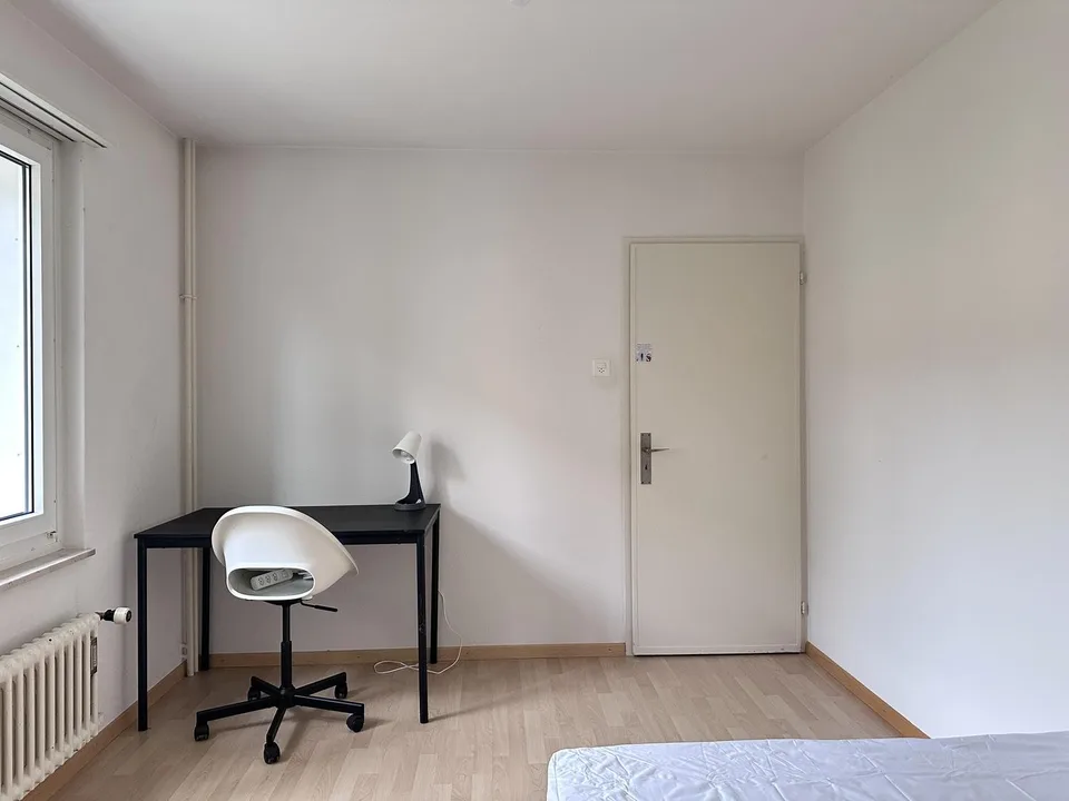 Private furnished bedroom to rent in Zürich "Stettbach" (limited period 30. September 2027) – Foto 5 von 12