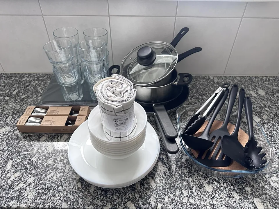 Private furnished bedroom to rent in Zürich "Stettbach" (limited period 30. September 2027) – Foto 7 von 12
