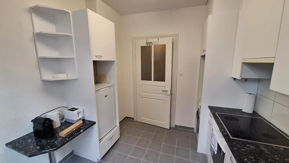 WG-Zimmer im Seefeld – grosszügige 2er-WG nahe Zürichsee – Foto 3 von 6