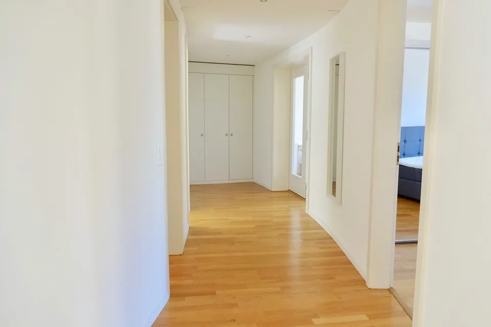 Furnished room in modernised apartment in a top location – foto 3 di 8