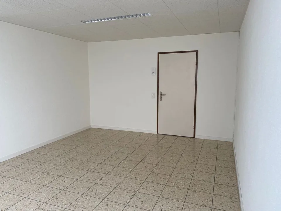 Gewerbe-/Büroraum im EG – Foto 2 von 3