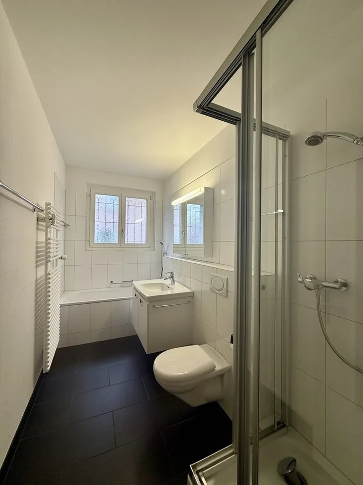 Moderne, helle 4-Zimmerwohnung mit einladendem Gartensitzplatz in Muri – photo 3 sur 9