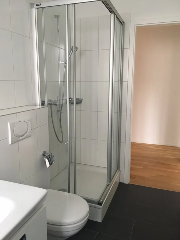 Moderne, helle 4-Zimmerwohnung mit einladendem Gartensitzplatz in Muri – photo 8 sur 9