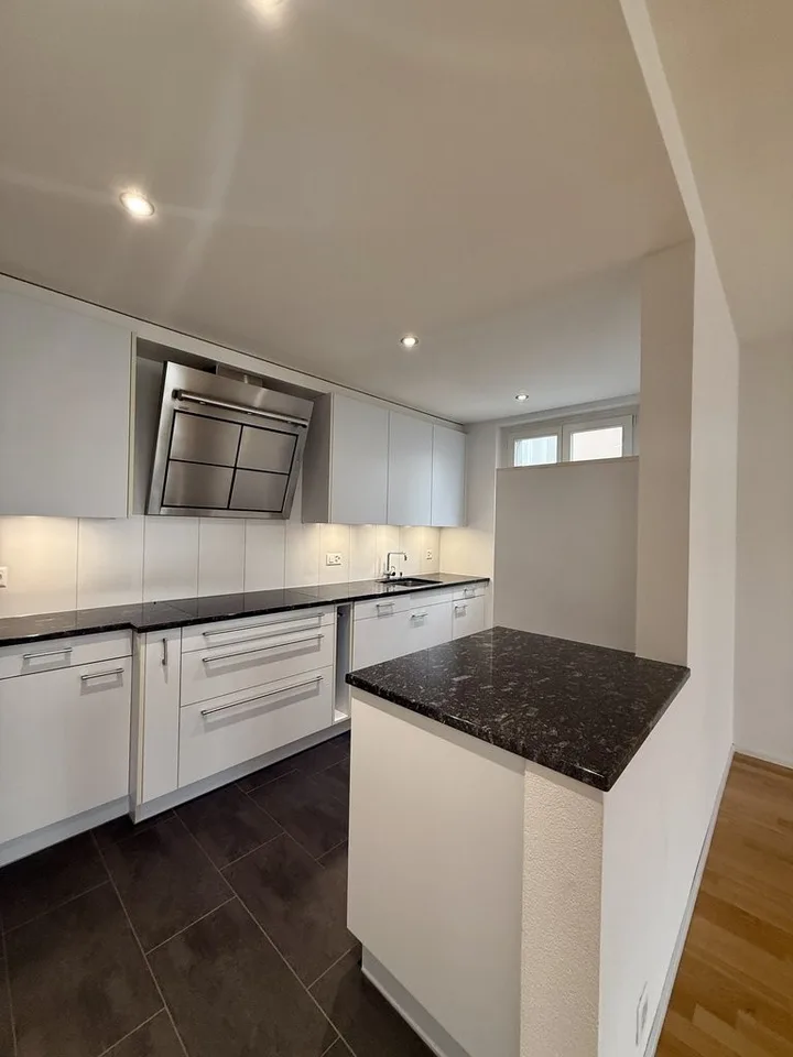 Moderne, helle 4-Zimmerwohnung mit einladendem Gartensitzplatz in Muri – photo 2 sur 9