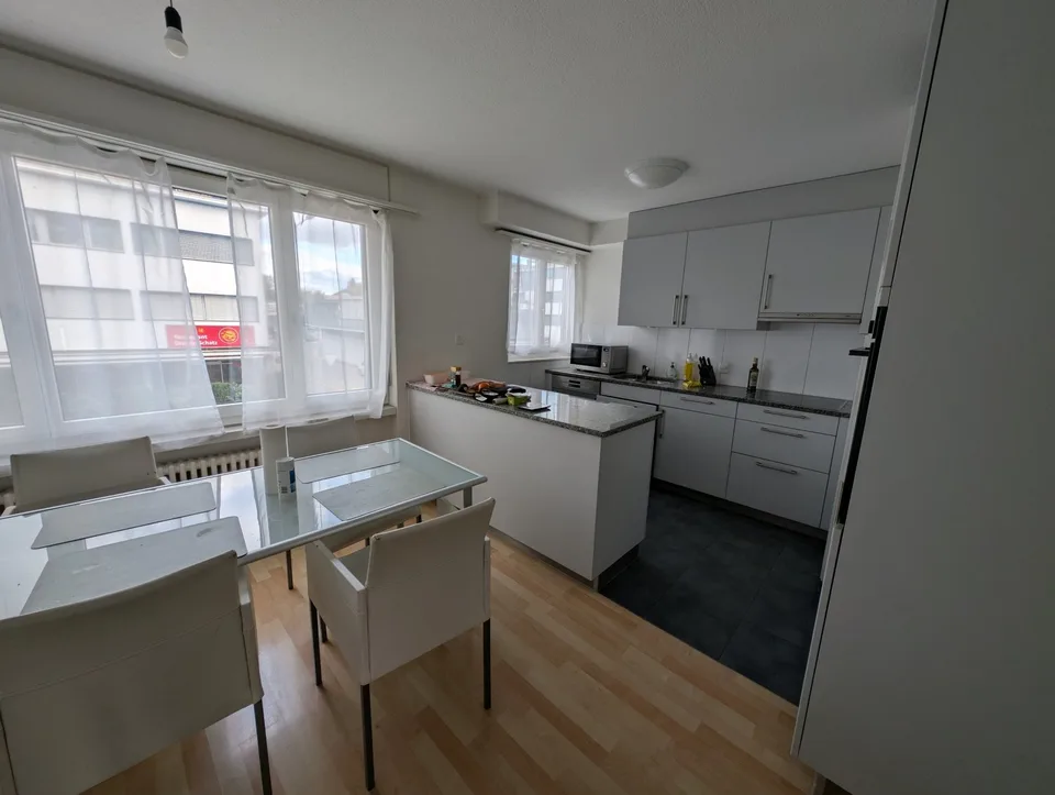Bright furnished room with private balcony – Foto 5 von 8
