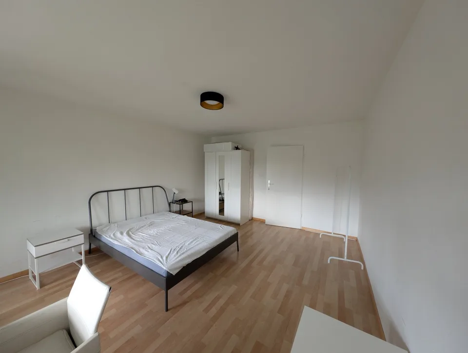 Bright furnished room with private balcony – Foto 2 von 8