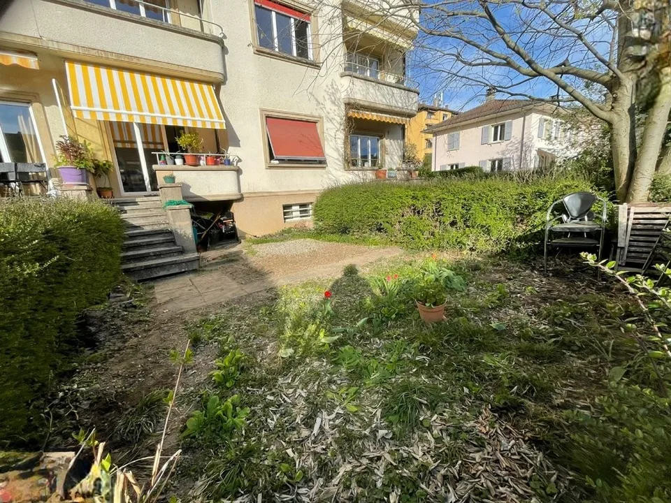 Charmant 2.5 pièces en cours de rénovation avec jardin – Foto 6 von 7