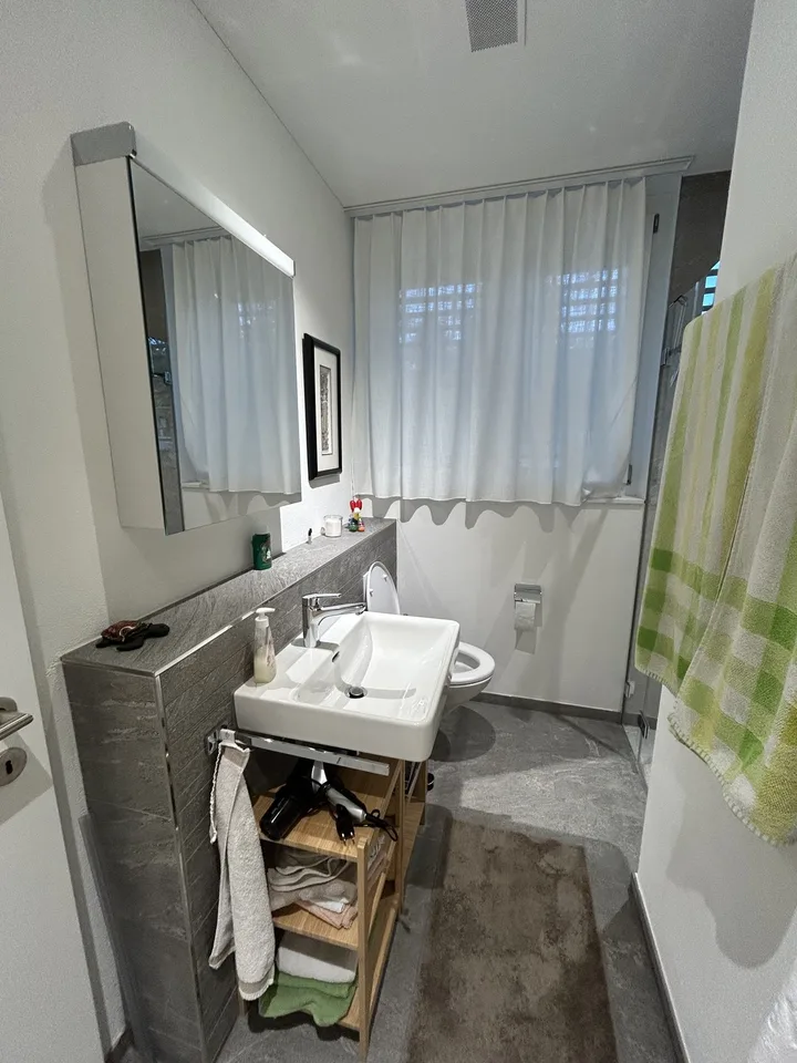 Hochwertig möblierte 3½-Zimmerwohnung in Uitikon Waldegg – Untermiete ab 1. November 2026 – Foto 2 von 6
