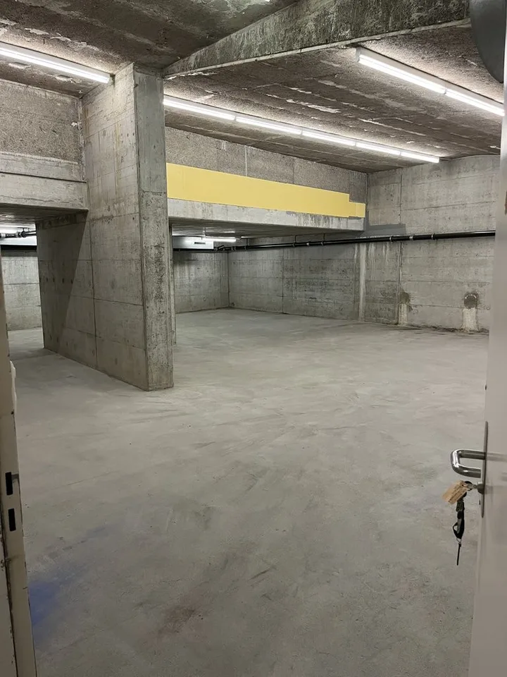Local d'entrepôt 141m2 à louer en centre-ville Flora Haus – photo 3 sur 9