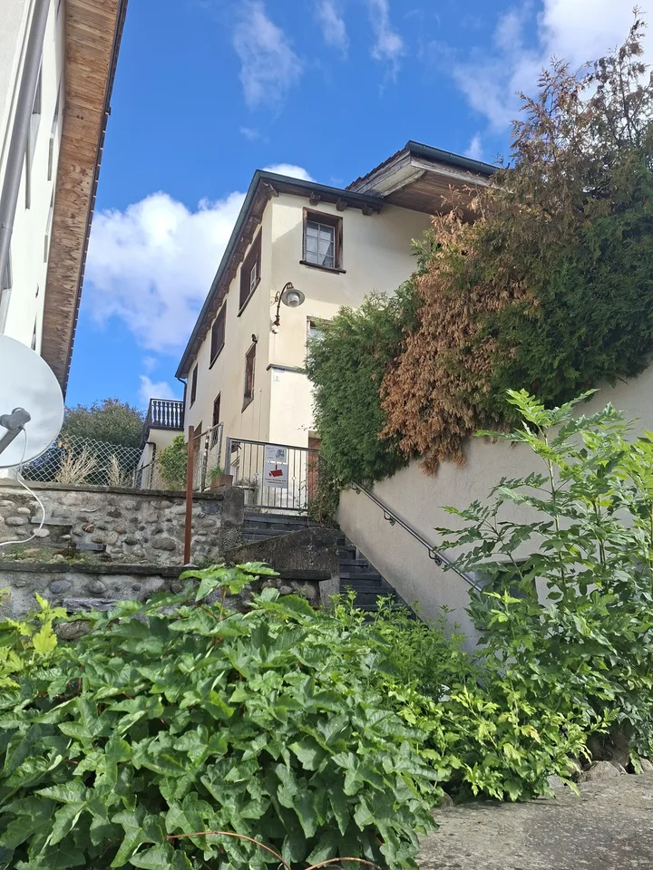 Haus zu verkaufen mit separatem Atelier und Aussenparkplätzen – photo 2 sur 30