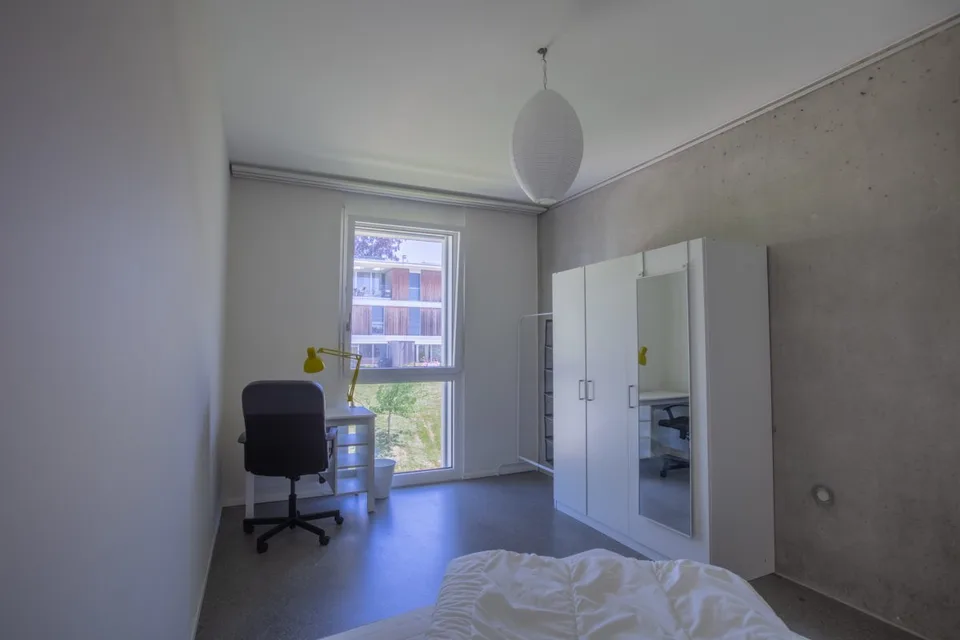 Chambre tout confort dans une colocation de 3 personnes – Foto 2 von 11