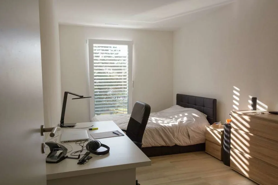 Chambre lumineuse dans une agréable colocation à Crissier – photo 2 sur 5