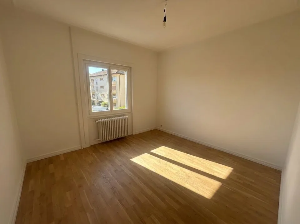 Bello appartamento in fase di ristrutturazione, a due passi dal parco di Valency – foto 3 di 6