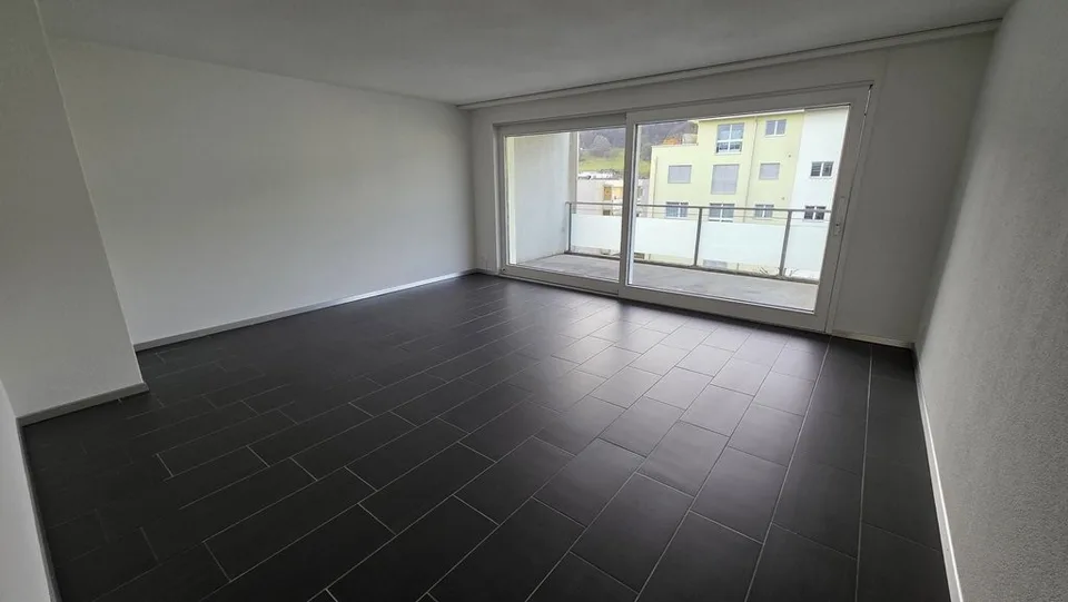 Grosszügige 5.5-Zimmer-Wohnung mit eigenem Sitzplatz – Foto 4 von 12