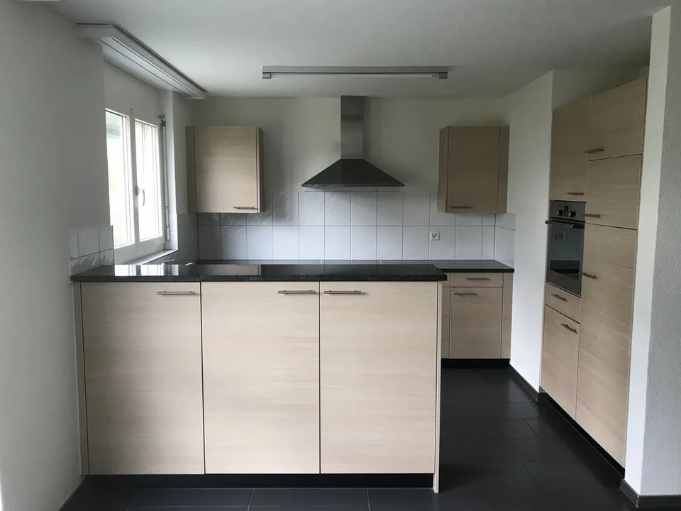 Grosszügige 5.5-Zimmer-Wohnung mit eigenem Sitzplatz – Foto 2 von 12
