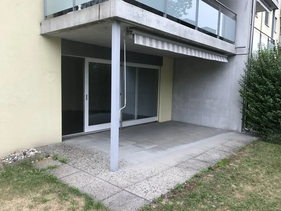 Grosszügige 5.5-Zimmer-Wohnung mit eigenem Sitzplatz – Foto 10 von 12