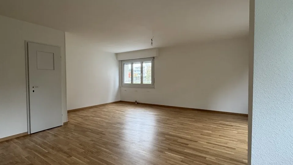 Logement rénové de 3.5 pièces au 1er étage – photo 4 of 10