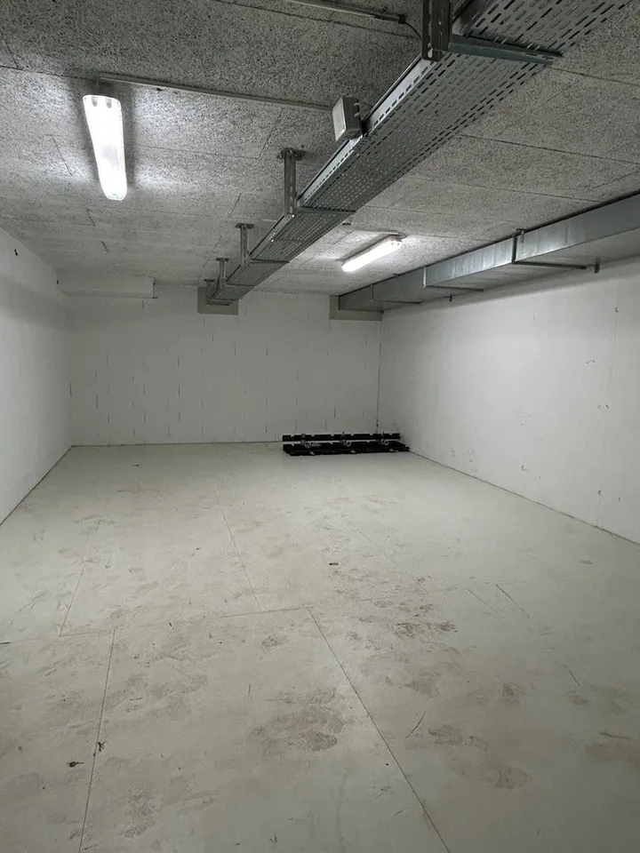 Mietlager in einem Gewerbegebäude – Foto 2 von 2
