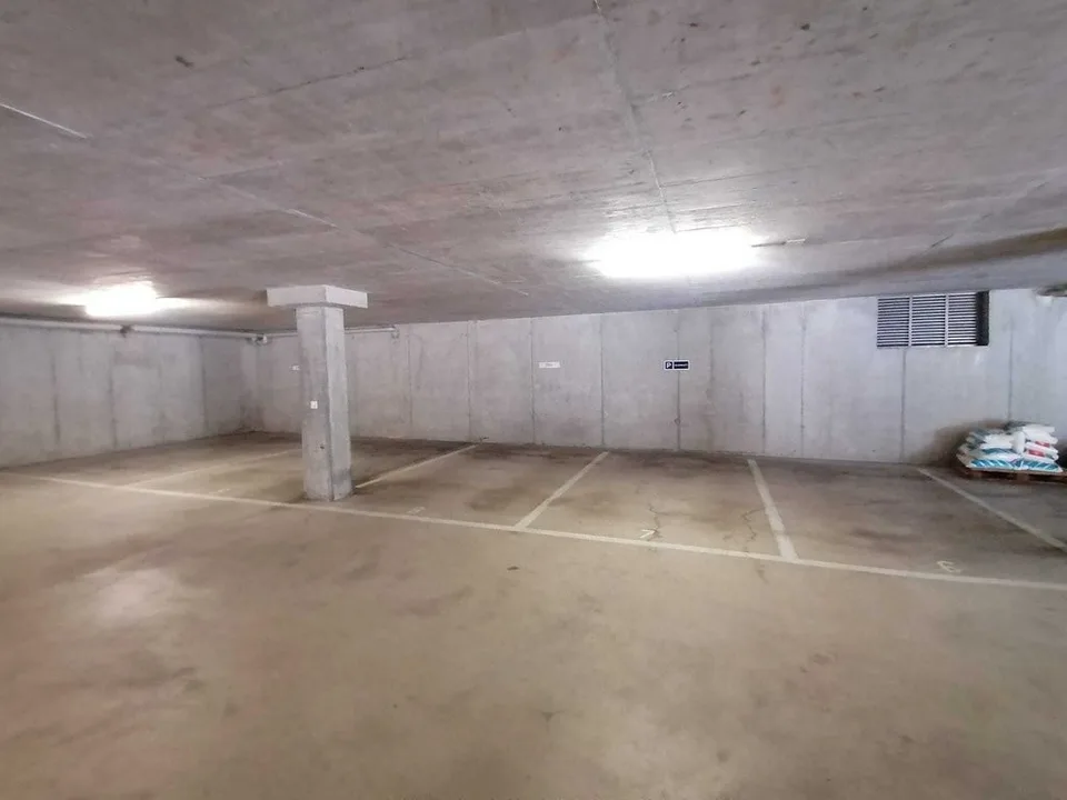 Einstellplätze in Forch – Foto 2 von 2