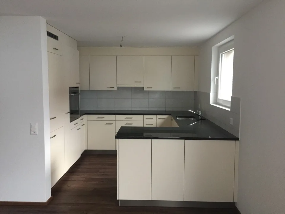 Ankommen und Wohlfühlen – Grosszügige 4.5-Zimmer-Wohnung in Glattfelden mit Balkon – photo 2 sur 4