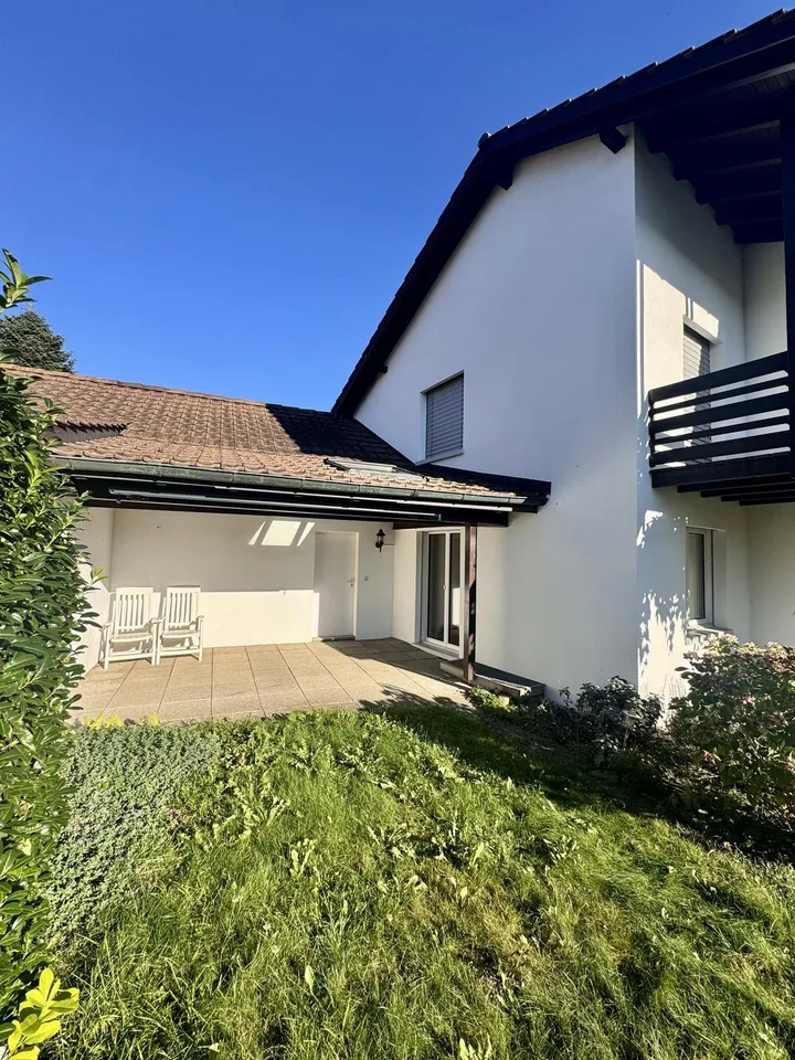 Grosszügiges Einfamilienhaus mit Cheminée, sonnigem Garten und Doppelgarage in Oberwil-Lieli Zu vermieten per sofort – Bündtenmättlistrasse 38, 8966 Oberwil-Lieli – Foto 4 von 14