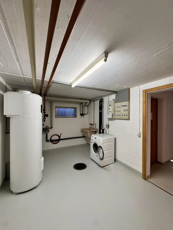 Grosszügiges Einfamilienhaus mit Cheminée, sonnigem Garten und Doppelgarage in Oberwil-Lieli Zu vermieten per sofort – Bündtenmättlistrasse 38, 8966 Oberwil-Lieli – Foto 12 von 14