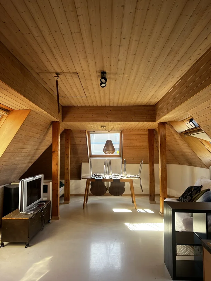 Zentrale 1,5-Zimmerwohnung mit Dachterrasse in Zürich-Wiedikon – Foto 3 von 13