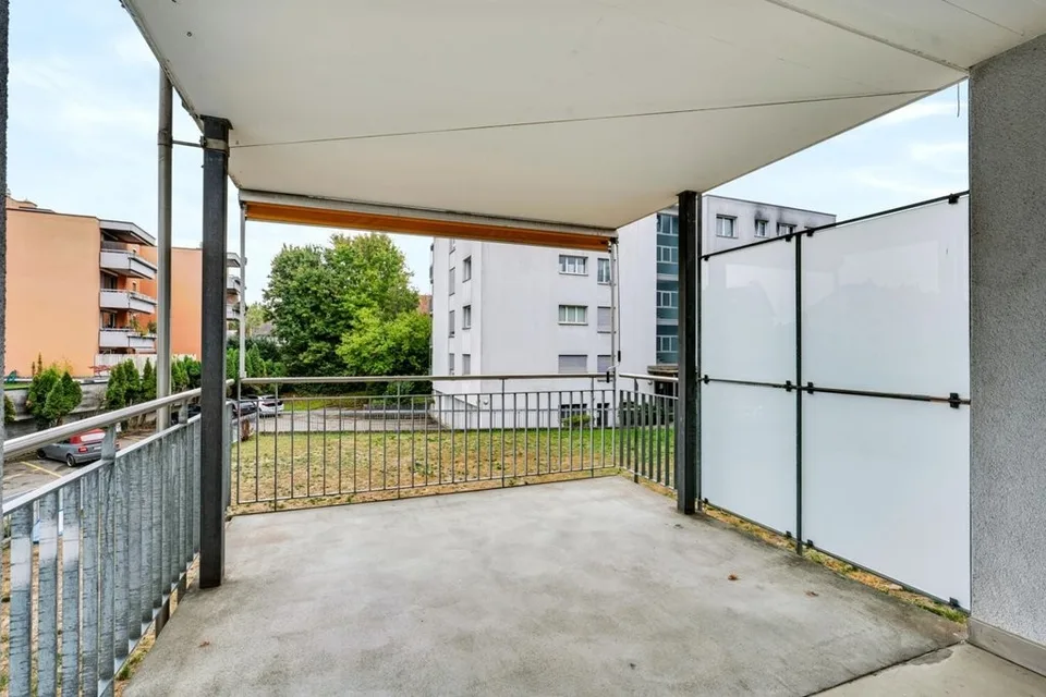 Mit Lift, Geschirrspüler, gedecktem Balkon und vielem Mehr! – Foto 11 von 12