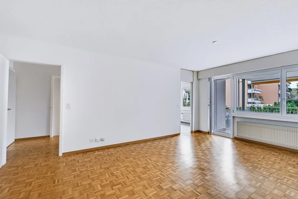 Mit Lift, Geschirrspüler, gedecktem Balkon und vielem Mehr! – Foto 2 von 12