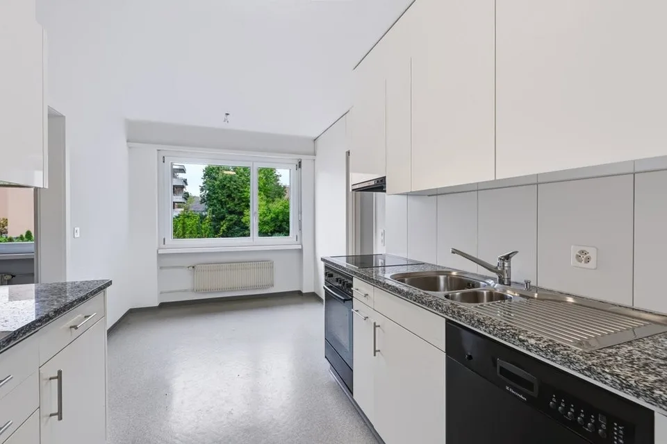Mit Lift, Geschirrspüler, gedecktem Balkon und vielem Mehr! – Foto 6 von 12