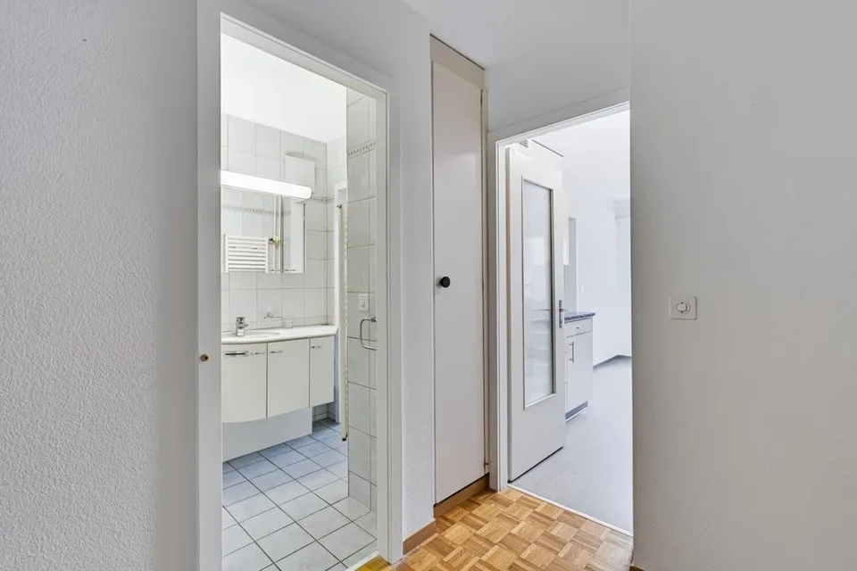 Mit Lift, Geschirrspüler, gedecktem Balkon und vielem Mehr! – Foto 8 von 12