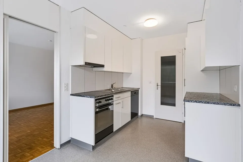 Mit Lift, Geschirrspüler, gedecktem Balkon und vielem Mehr! – Foto 7 von 12