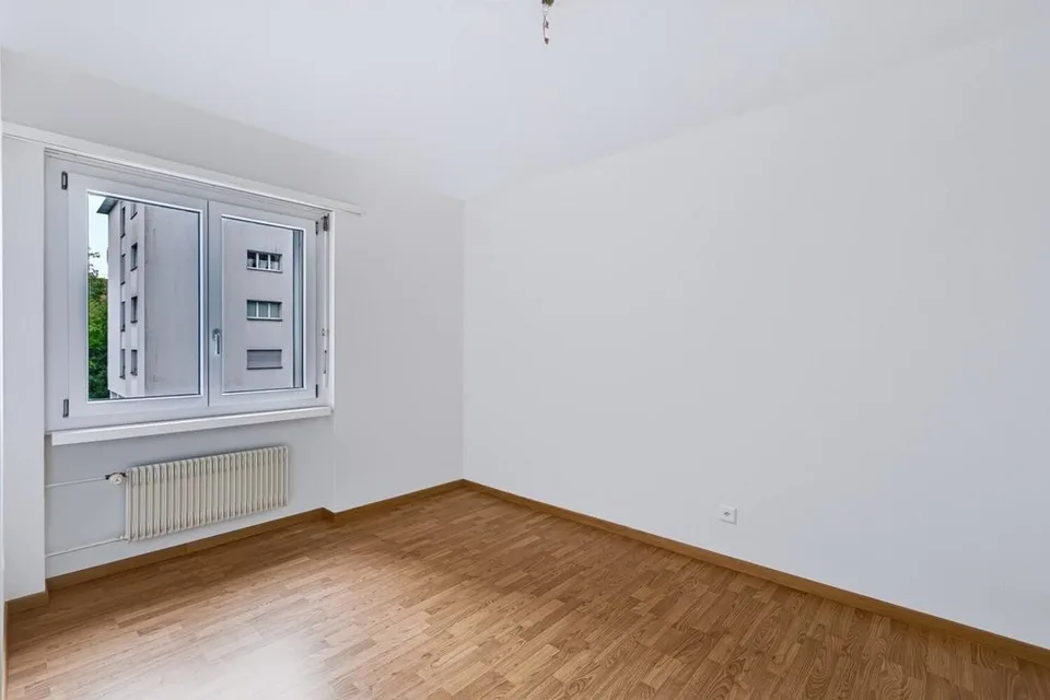 Mit Lift, Geschirrspüler, gedecktem Balkon und vielem Mehr! – Foto 3 von 12