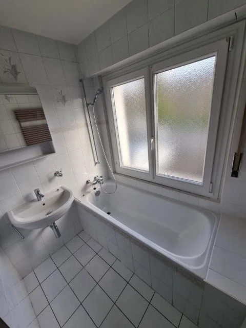 Joli 3.5 pièces au rez avec balcon – photo 3 of 5