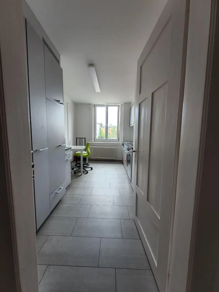 Möbliertes WG-Zimmer mit eigenem Balkon in 3er-WG, 2.OG Zimmer 1 – foto 5 di 10