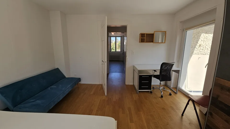 Möbliertes WG-Zimmer mit eigenem Balkon in 3er-WG, 2.OG Zimmer 1 – foto 2 di 10