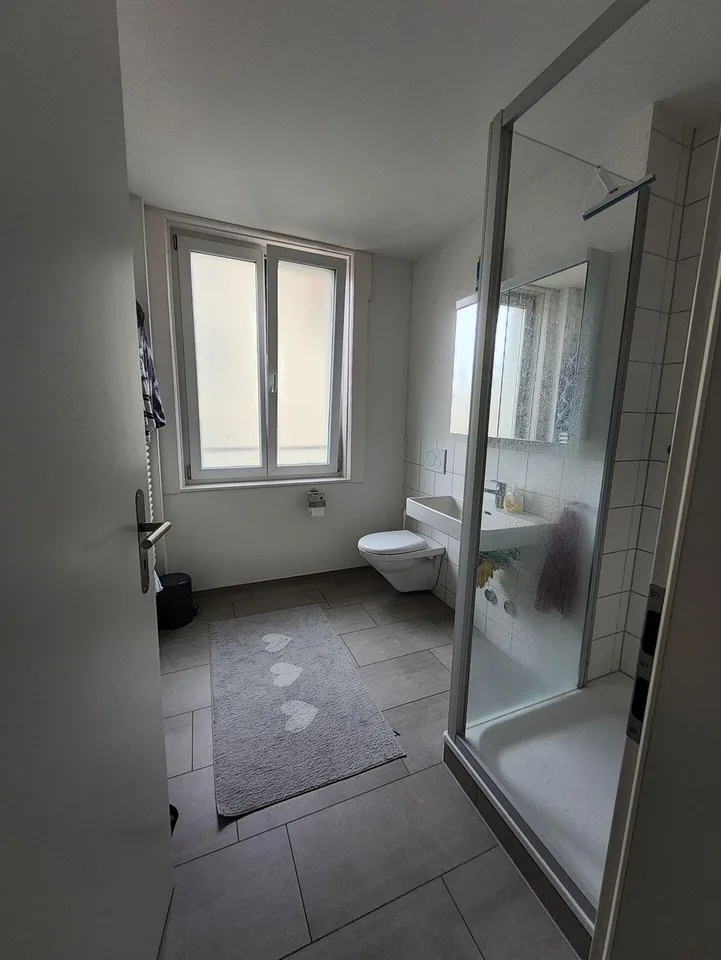 Möbliertes WG-Zimmer mit eigenem Balkon in 3er-WG, 2.OG Zimmer 1 – foto 6 di 10