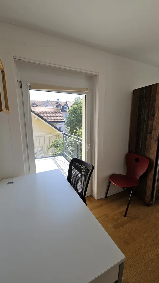 Möbliertes WG-Zimmer mit eigenem Balkon in 3er-WG, 2.OG Zimmer 1 – foto 4 di 10