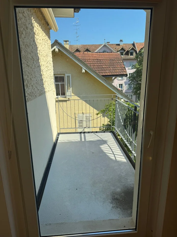 Möbliertes WG-Zimmer mit eigenem Balkon in 3er-WG, 2.OG Zimmer 1 – foto 3 di 10