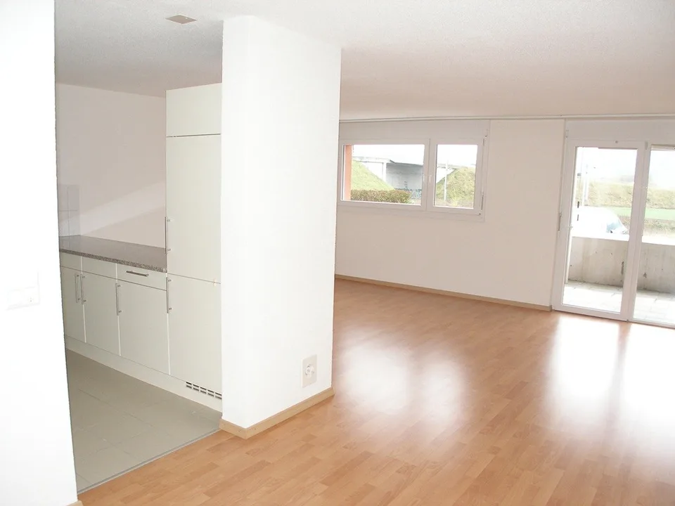 Grosszügige 2.5-Zimmer Wohnung in einem Mehrfamilienhaus – Foto 2 von 6