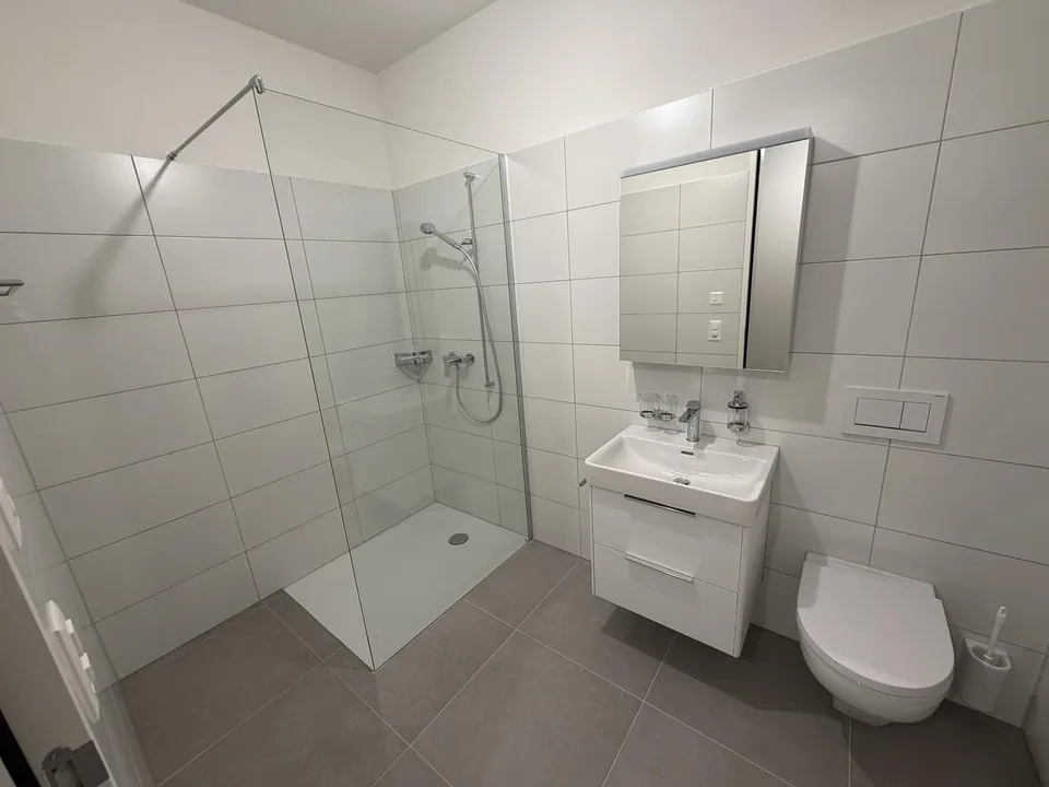 Modern new building 3-room apartment with large terrace - first occupancy - Langstrasse / Europaallee, Zurich – photo 2 of 10