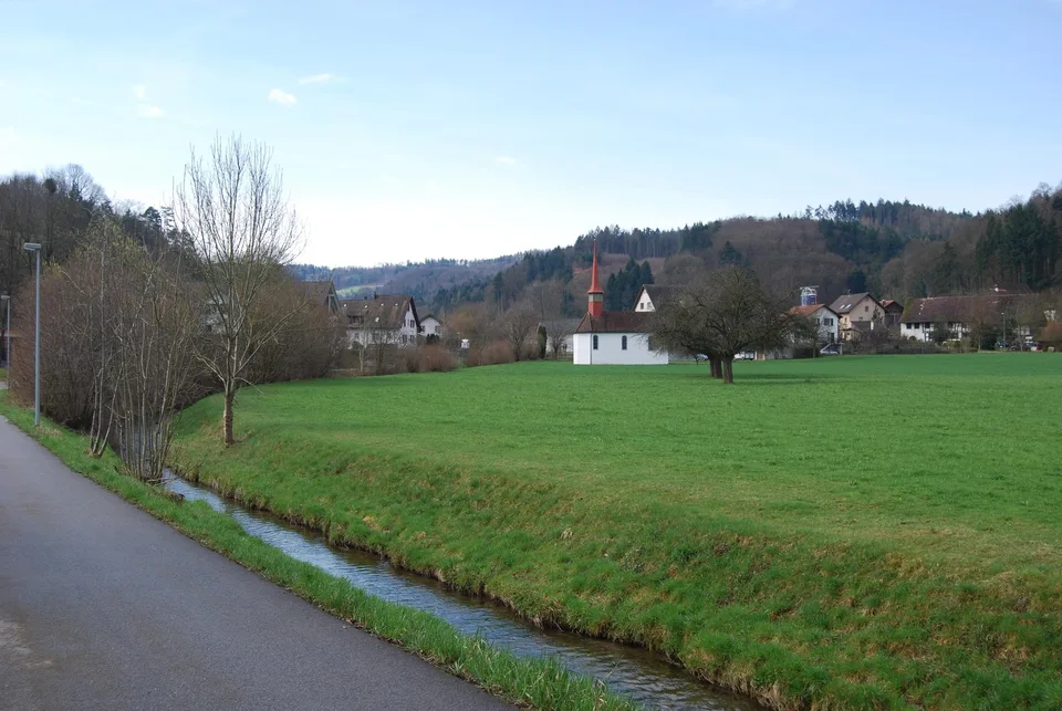 Schöne 4.5-Zimmer-Wohnung mit 2 Balkonen und Blick ins Grüne – Fisibach AG – Foto 12 von 12