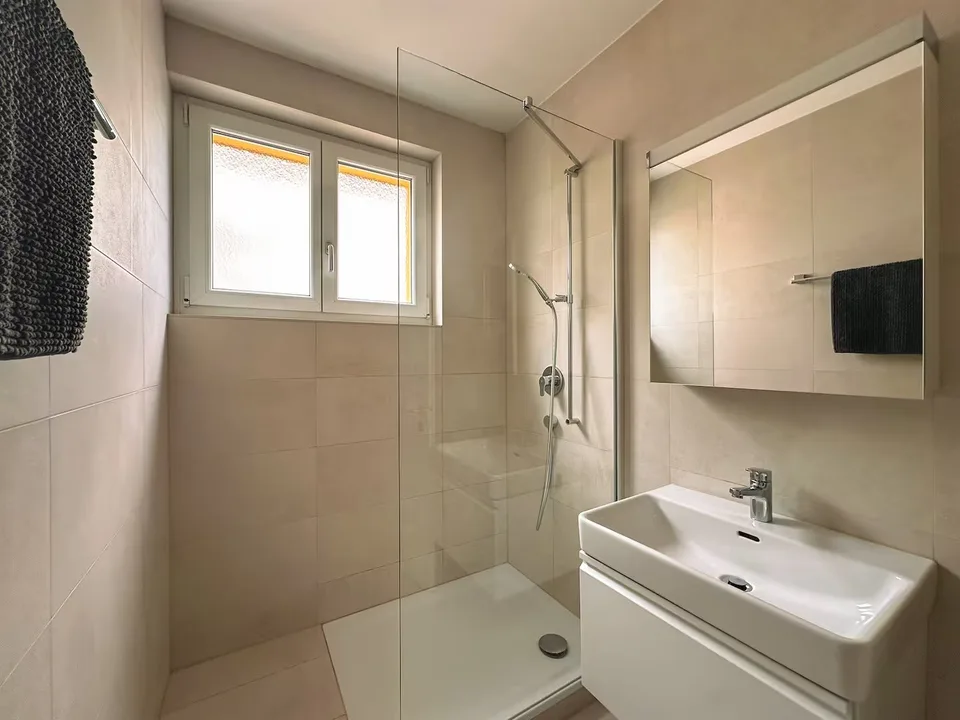 Three renovated 2.5-room apartments - Langstrasse / Europaallee, near Zurich main station – photo 3 of 6