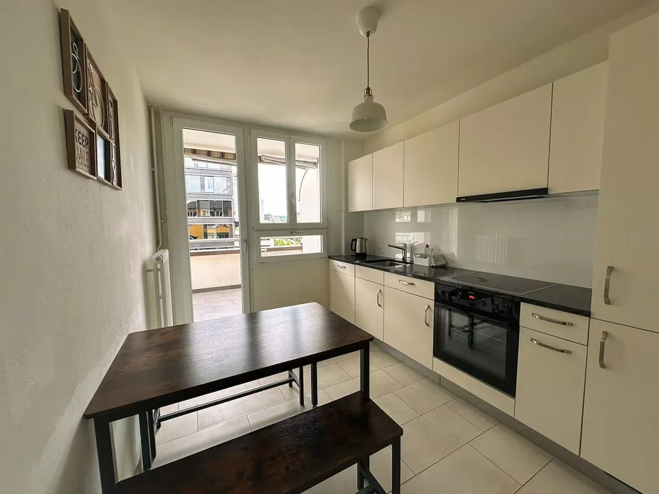 Three renovated 2.5-room apartments - Langstrasse / Europaallee, near Zurich main station – photo 2 of 6