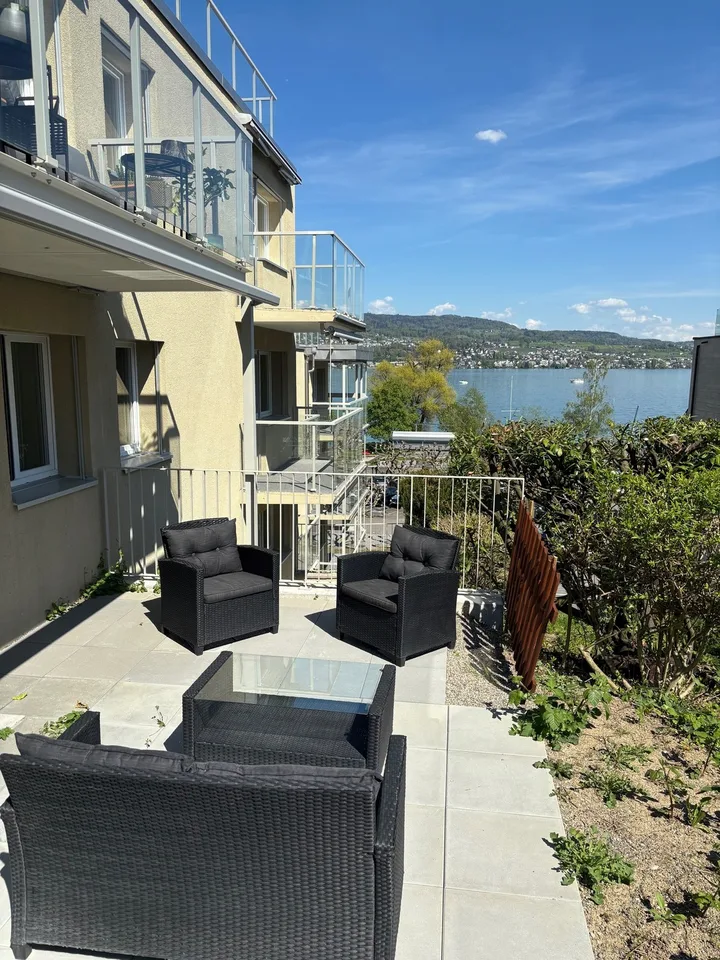 Furnished 2.5 Room Apartment on Lake Zurich – photo 3 sur 3