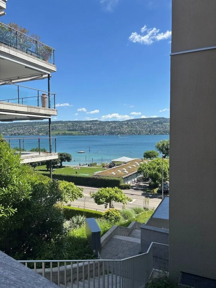 Furnished 2.5 Room Apartment on Lake Zurich – photo 2 sur 3
