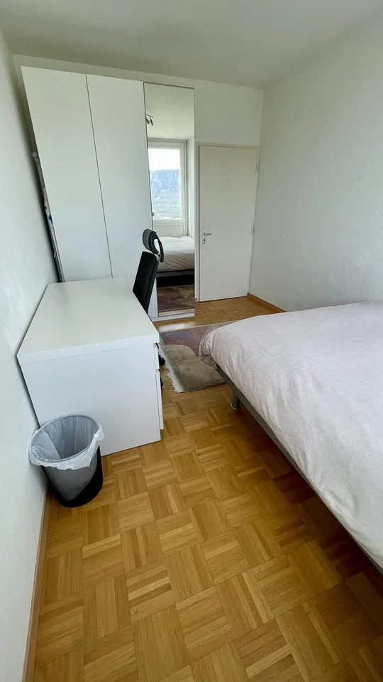 Bright and comfortable bedroom + Private bathroom – Foto 2 von 3