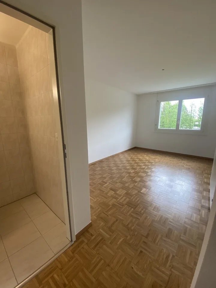 Wohnen Sie nur wenige Meter vom Einkaufszentrum Ecublens entfernt! – Foto 6 von 9